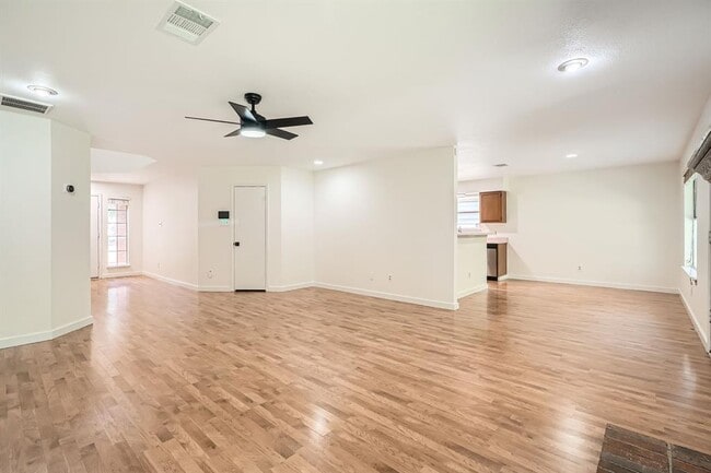 Building Photo - 8801 Piney Creek Bend
