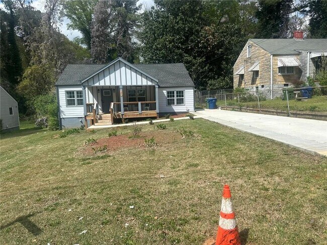 Building Photo - 1841 Bayberry Dr SW