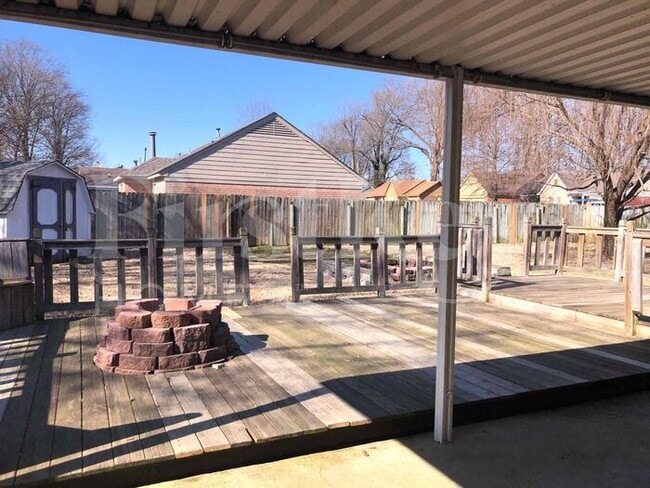 Building Photo - 5923 Willow Springs Dr