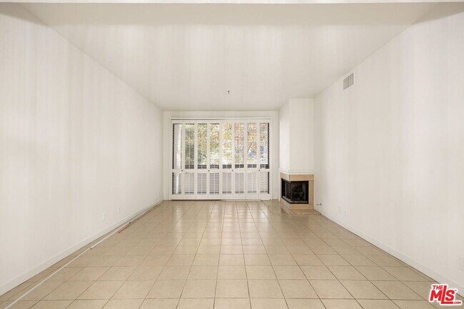 Building Photo - 2122 Century Park Ln