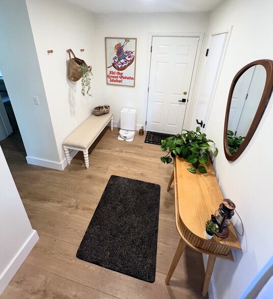 Mudroom for dropping your gear after a day on the lake or up at the mountain - 920 Oak St