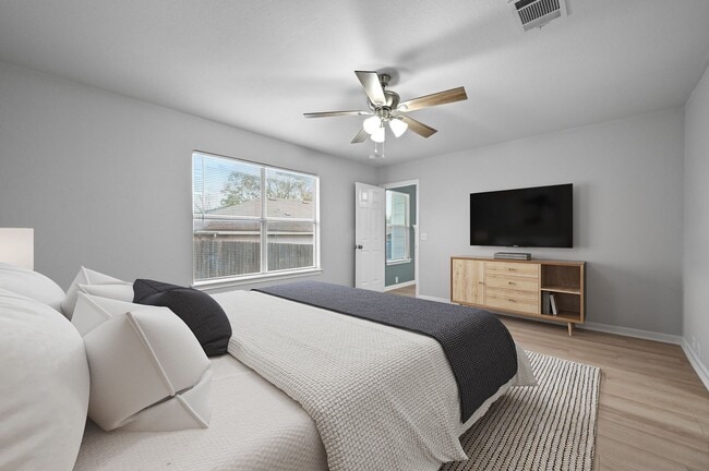 Building Photo - 2028 Kaiser Dr