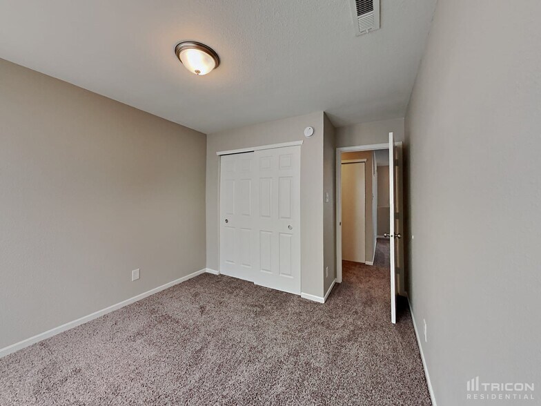 Building Photo - 11239 N Sashing Way