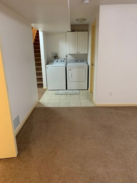 Laundry - 1001 47th Ave