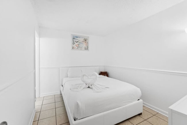 Building Photo - 8815 Thomas Dr