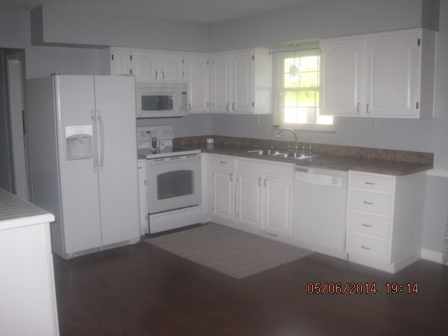 Building Photo - Three Bedroom Two Bath Rancher in the heart of Teays Valley