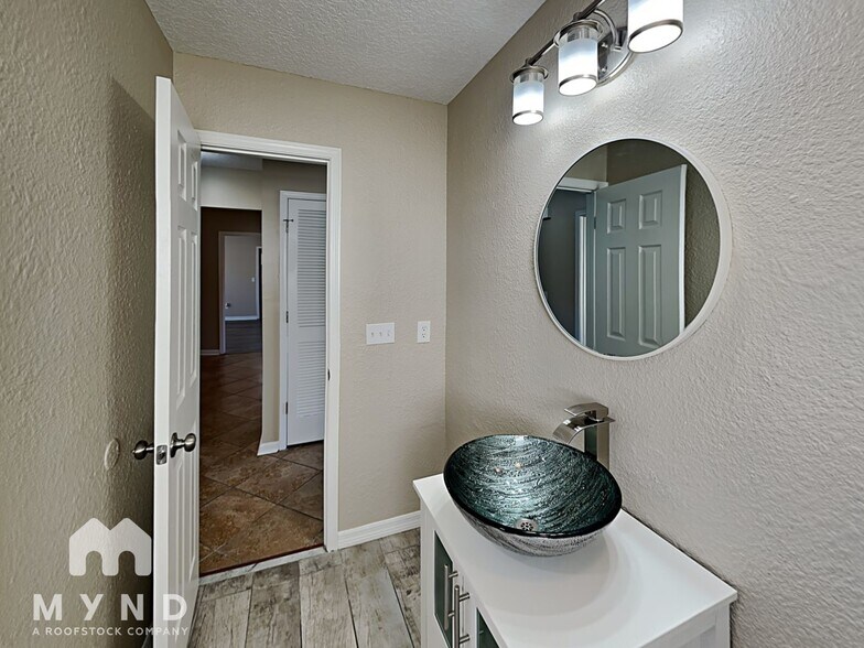 Building Photo - 7978 Lavender Ln