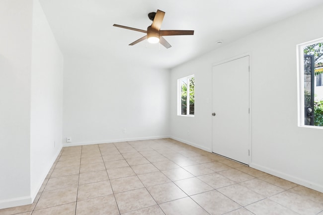 Building Photo - 851 33rd St