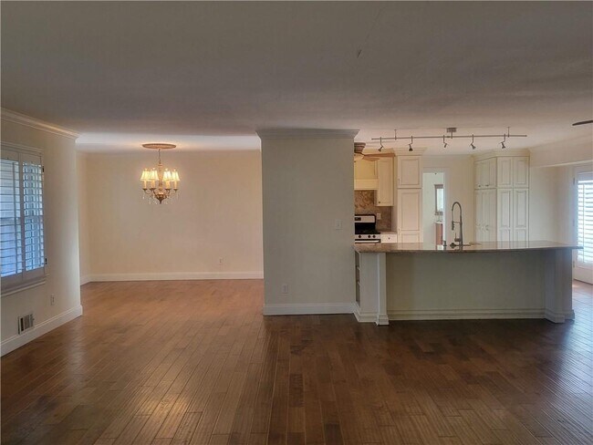 Building Photo - 3740 Clubland Dr