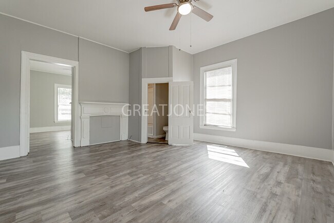 Building Photo - 218 N Lee St