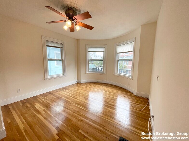 Primary Photo - 72 Roseclair St