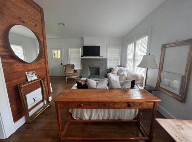 Building Photo - 3013 West Ave