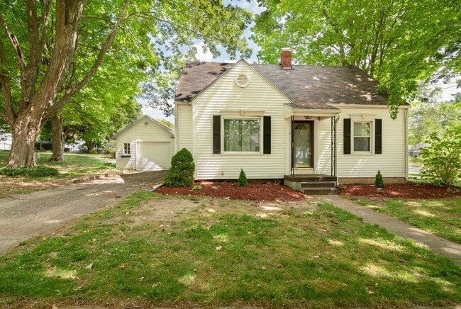 Primary Photo - 915 Sheridan Ct