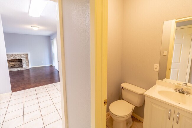 Building Photo - Beautiful 3 bedroom Home in West Congress!