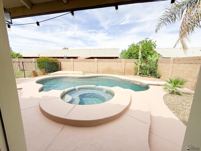 Building Photo - 3590 W 27th Pl