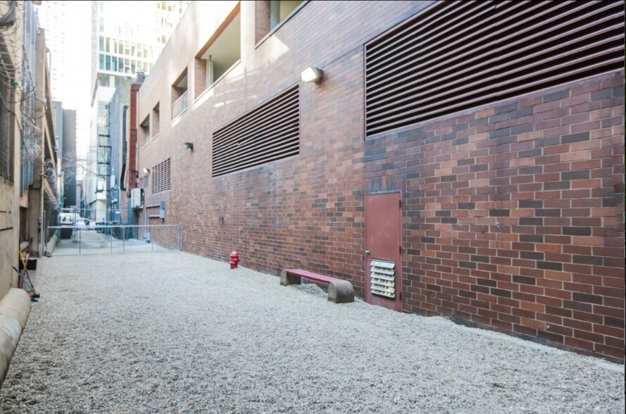 Building Photo - 211 E Ohio St