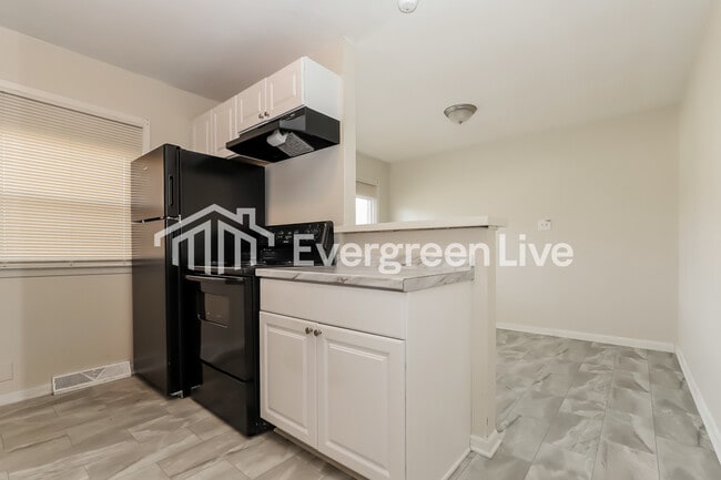 Building Photo - 1711 Oberlin Dr