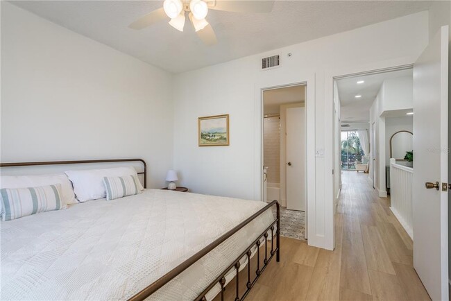 Building Photo - 320 Island Way