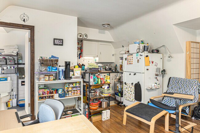 Building Photo - 608 W Washington St