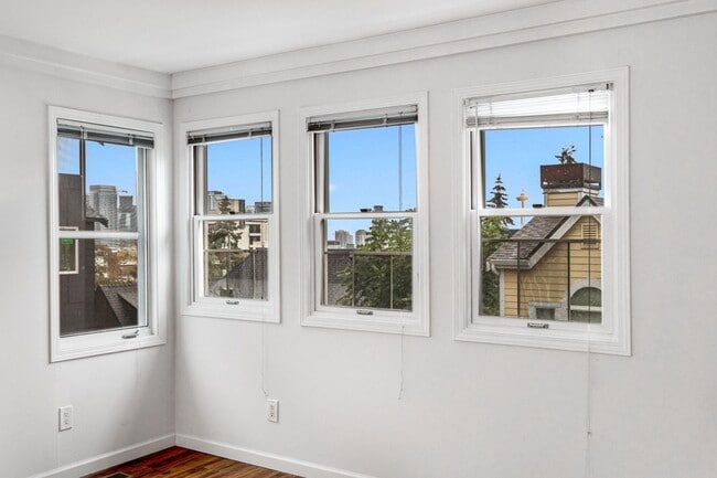 Building Photo - Large Capitol Hill House- Prime Location