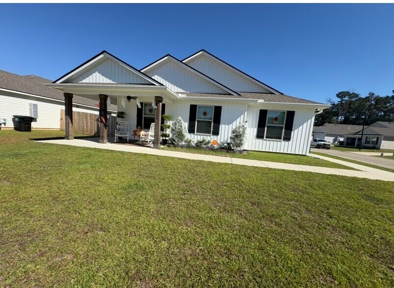 Building Photo - 60604 Townsend Dr