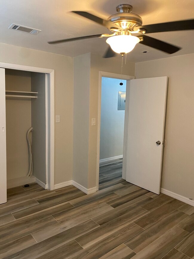 Building Photo - 8485 Sunset Dr