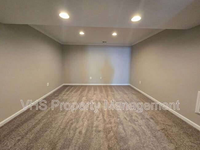 Building Photo - 2520 Post Oak Dr