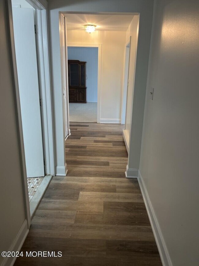 Building Photo - 105C Buckingham Dr