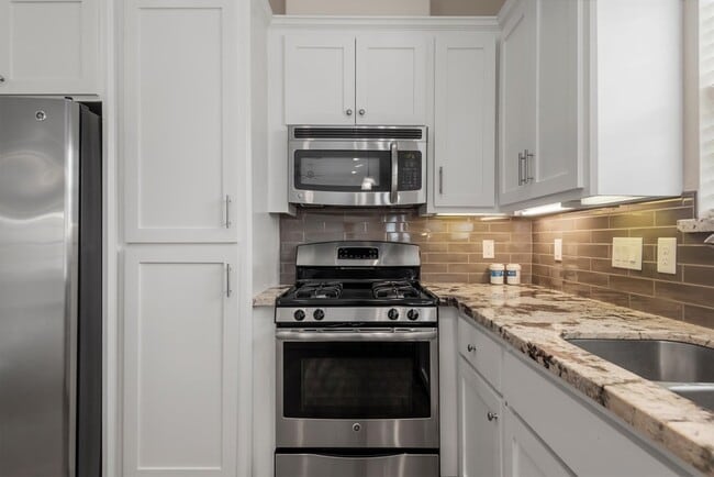 Building Photo - 7036 W 43rd St