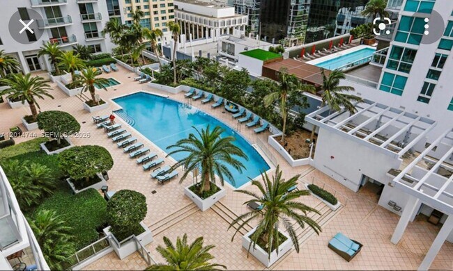 Building Photo - 1060 Brickell Ave