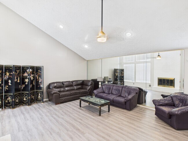 Building Photo - 7611 Hopewell Ln