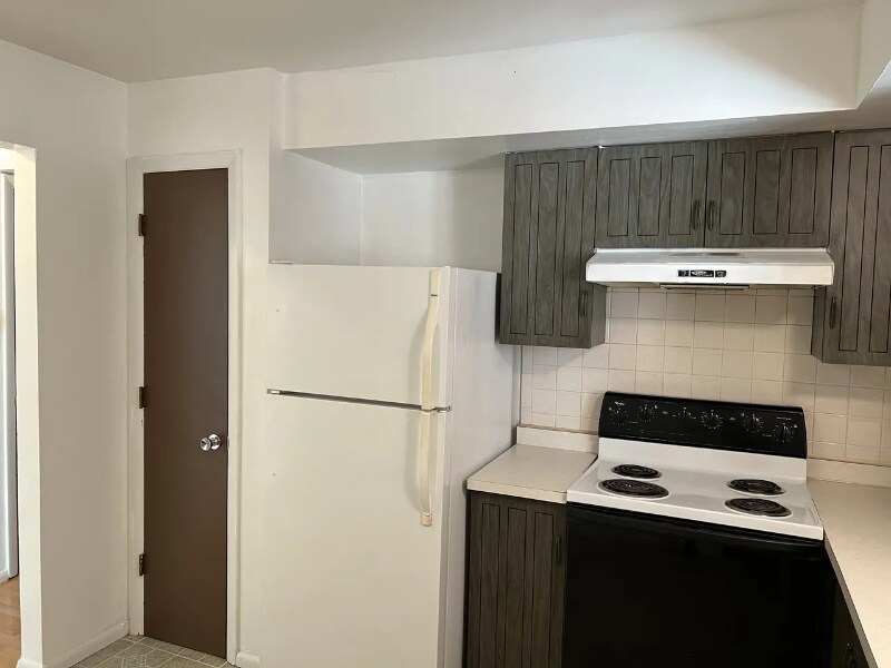 Building Photo - 10065 Puttington Dr