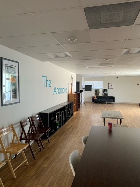 Building Photo - 959 S Ardmore Ave