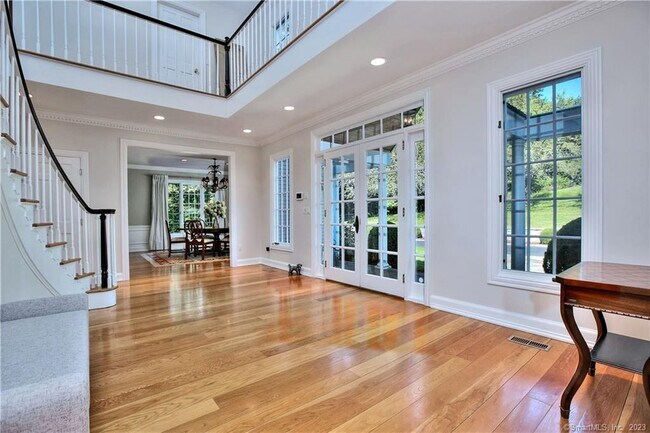 Building Photo - 30 Soundview Farm Rd