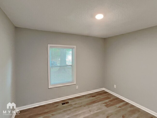 Building Photo - 204 Dovewood Ln