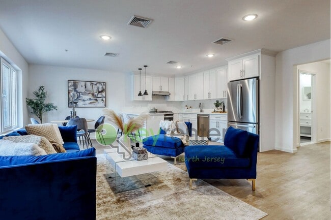 Building Photo - Brand New 2BR/3BA Townhome with Garage