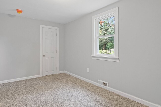 Building Photo - Spacious 3 Bedroom, 1 Bath Home in Central Dauphin Schools!