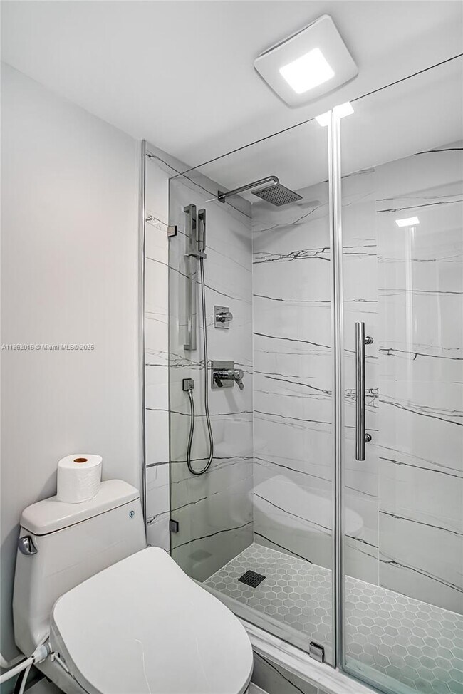 Building Photo - 3140 S Ocean Dr