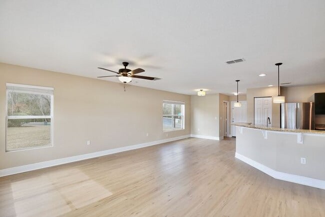 Building Photo - Spacious 3/2.5 End-Unit with Breathtaking Lake Views in Sanford!