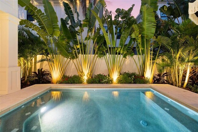 Building Photo - 321 12th Ave NE