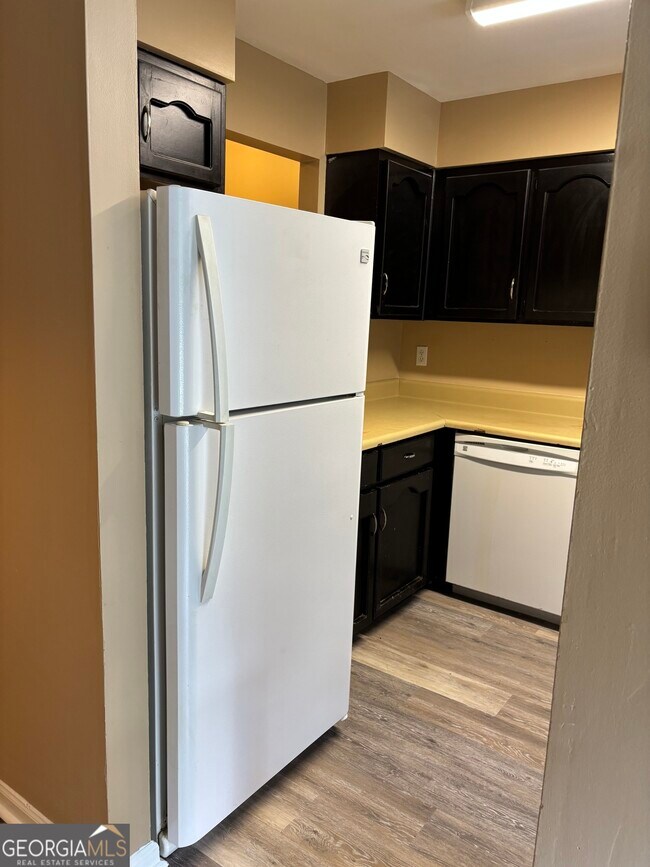 Building Photo - 207 Admiral's Walk Dr