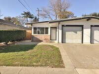 Building Photo - 3 Bedroom 1 Bath w/ 1 Car Garage and Yard - North Vacaville *STAR RENTALS