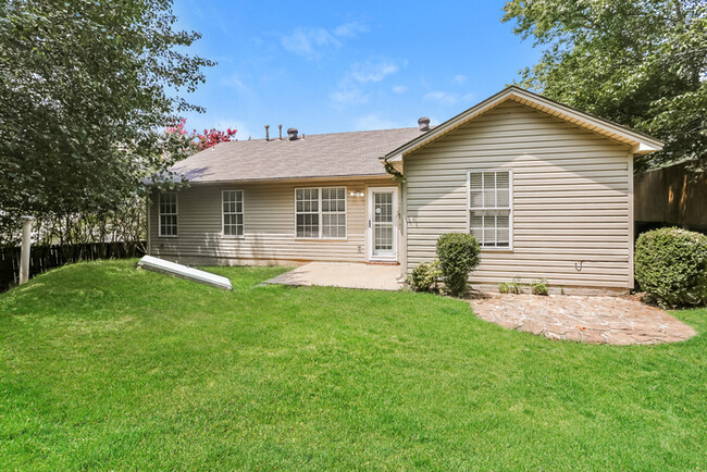 Building Photo - Gorgeous 3 Bedroom