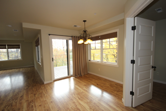 Building Photo - 645 Woodland Pl