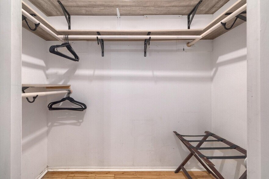 Building Photo - 2806 Rae Dell Ave