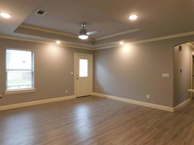 Building Photo - 9005-9007 Sandra Way