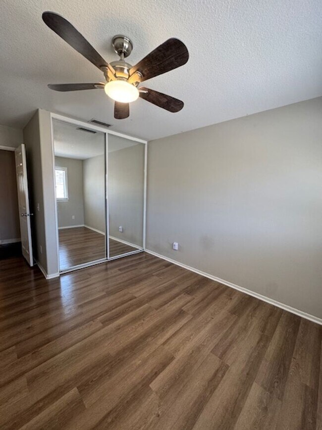Building Photo - Remodeled 3 bedroom in Simi Valley