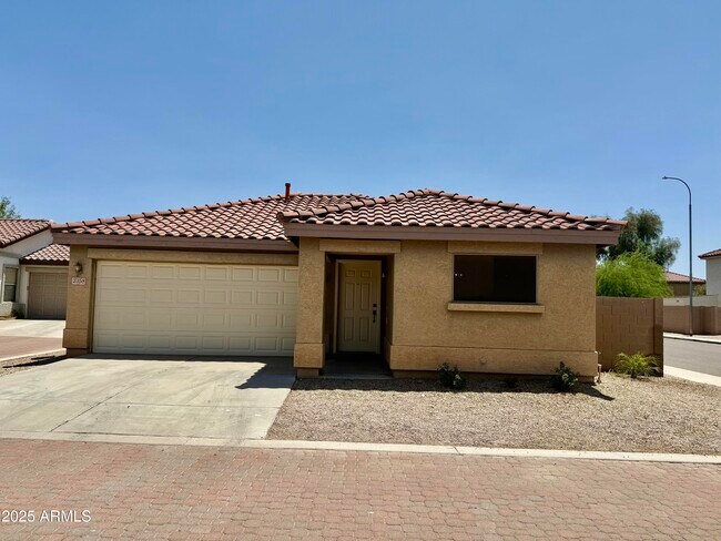 Primary Photo - 2358 E Peach Tree Dr