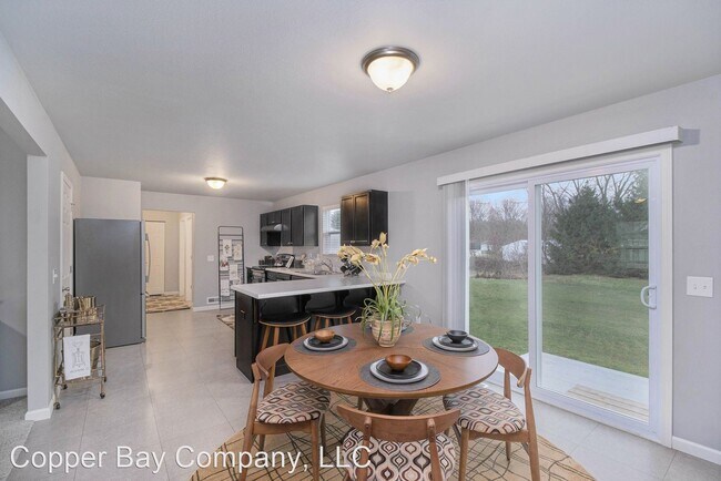 Building Photo - 4 br, 2.5 bath House - 4428 Bronson Boulevard
