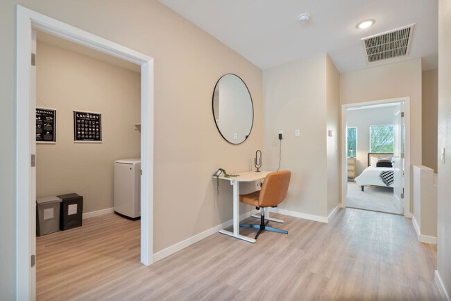 Building Photo - 16601 N Parkview Pl